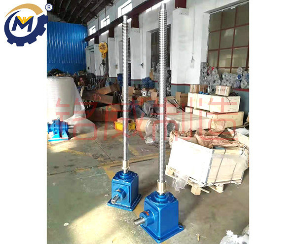 丝杆升降机
